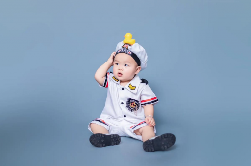 钦州宝宝老摇头怎么回事